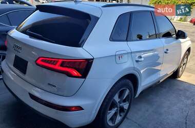 Позашляховик / Кросовер Audi Q5 2020 в Києві