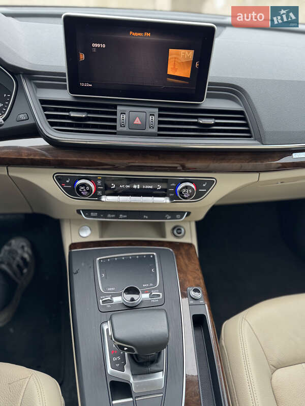 Внедорожник / Кроссовер Audi Q5 2017 в Стрые