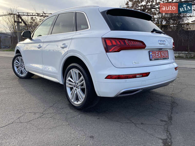 Внедорожник / Кроссовер Audi Q5 2017 в Одессе