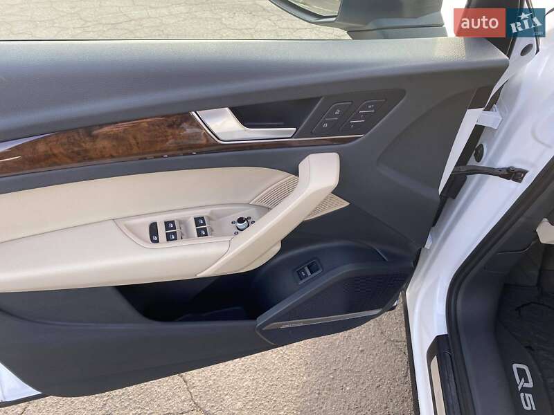 Внедорожник / Кроссовер Audi Q5 2017 в Одессе