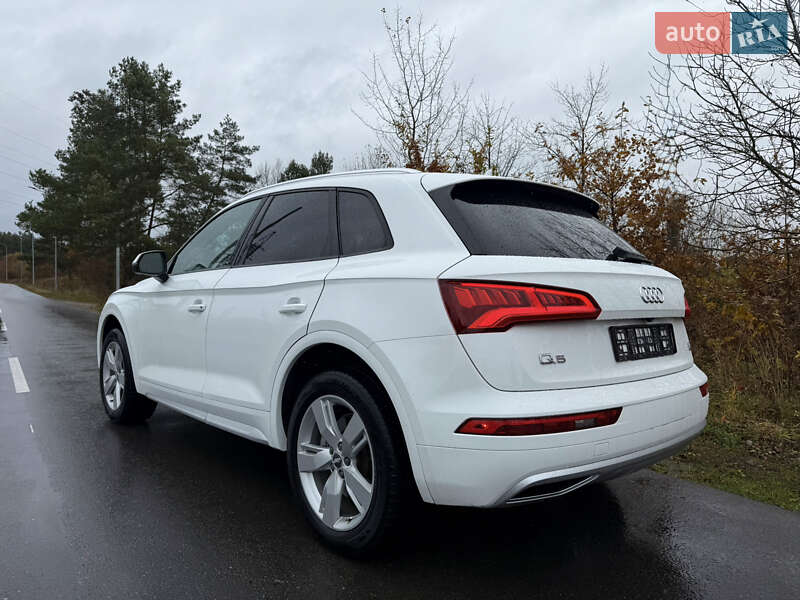 Позашляховик / Кросовер Audi Q5 2018 в Новояворівську