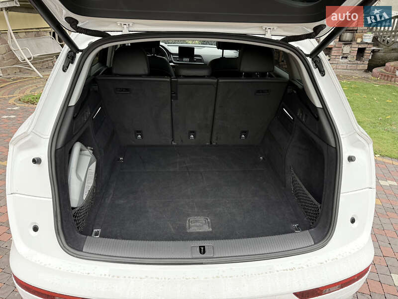 Позашляховик / Кросовер Audi Q5 2018 в Новояворівську