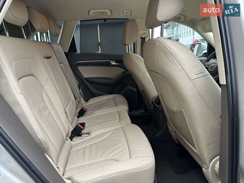 Позашляховик / Кросовер Audi Q5 2015 в Львові