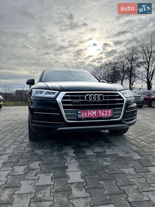 Позашляховик / Кросовер Audi Q5 2018 в Ужгороді