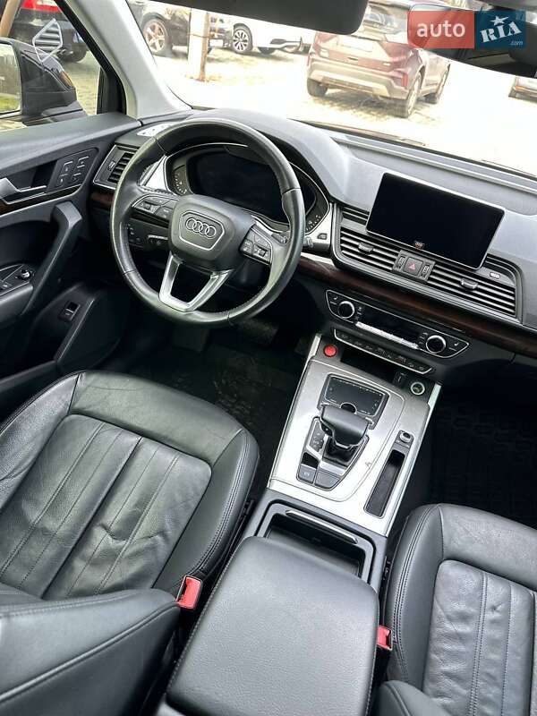 Позашляховик / Кросовер Audi Q5 2018 в Ужгороді