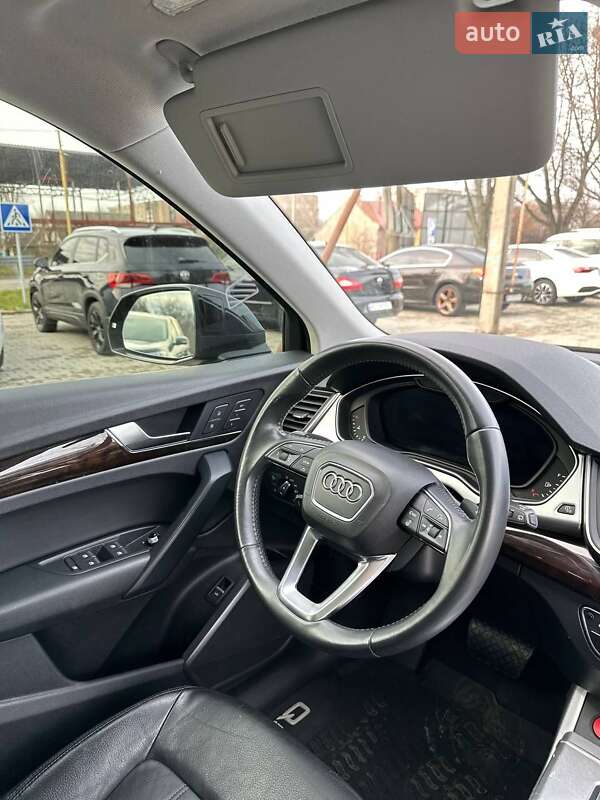 Позашляховик / Кросовер Audi Q5 2018 в Ужгороді