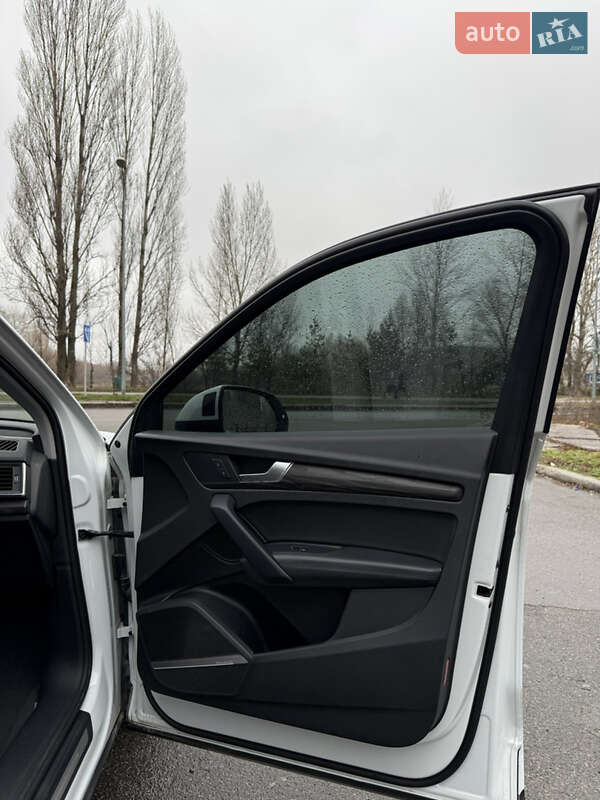 Внедорожник / Кроссовер Audi Q5 2020 в Киеве