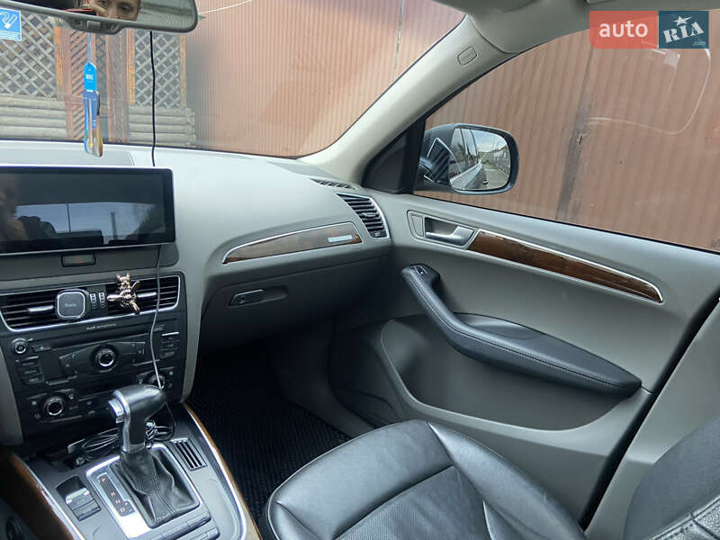 Внедорожник / Кроссовер Audi Q5 2009 в Новоселице