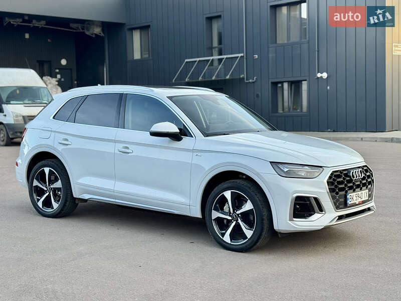 Внедорожник / Кроссовер Audi Q5 2023 в Ровно