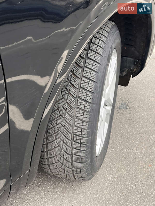 Внедорожник / Кроссовер Audi Q5 2017 в Остроге