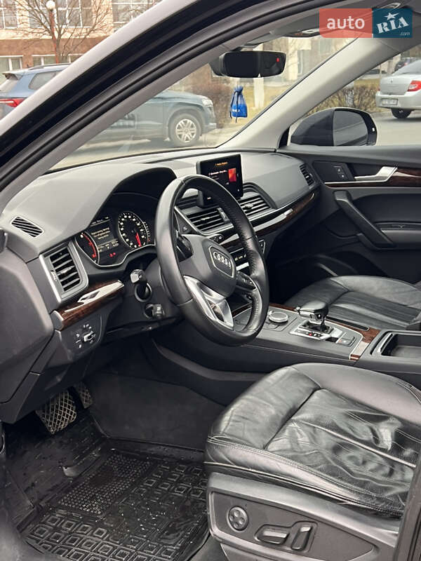 Внедорожник / Кроссовер Audi Q5 2017 в Остроге