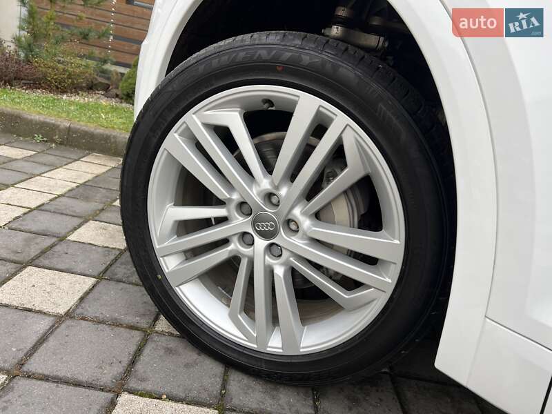 Внедорожник / Кроссовер Audi Q5 2018 в Стрые