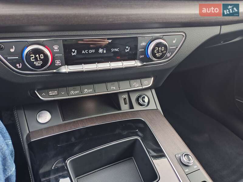 Внедорожник / Кроссовер Audi Q5 2023 в Днепре