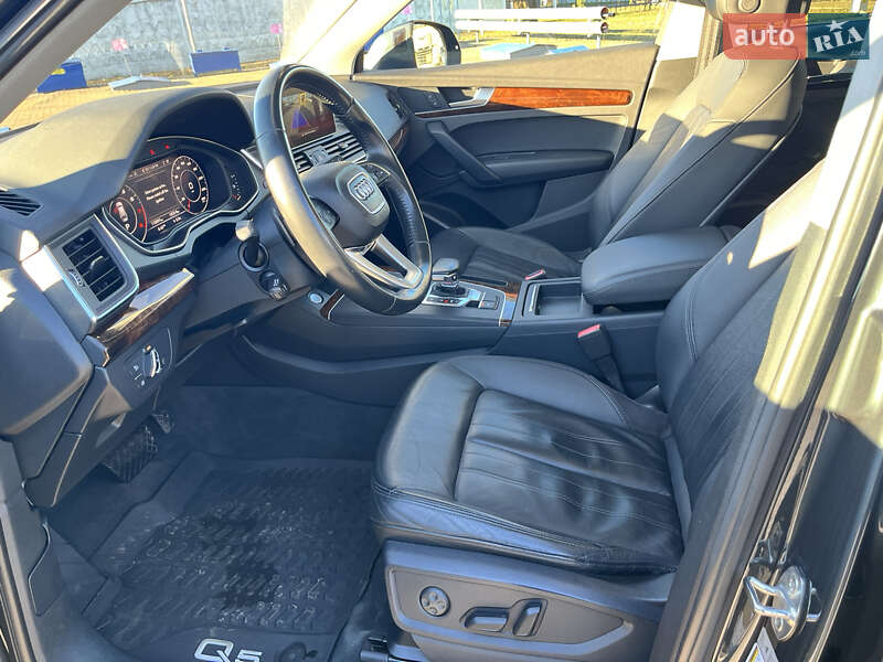 Внедорожник / Кроссовер Audi Q5 2017 в Василькове