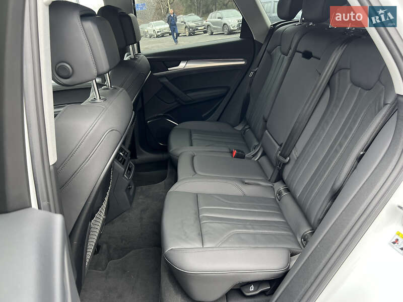 Внедорожник / Кроссовер Audi Q5 2023 в Ужгороде