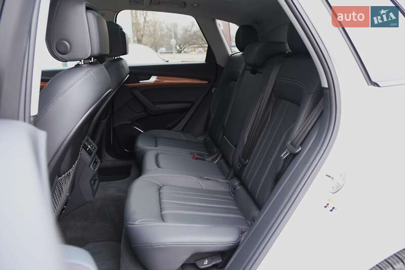 Внедорожник / Кроссовер Audi Q5 2023 в Киеве