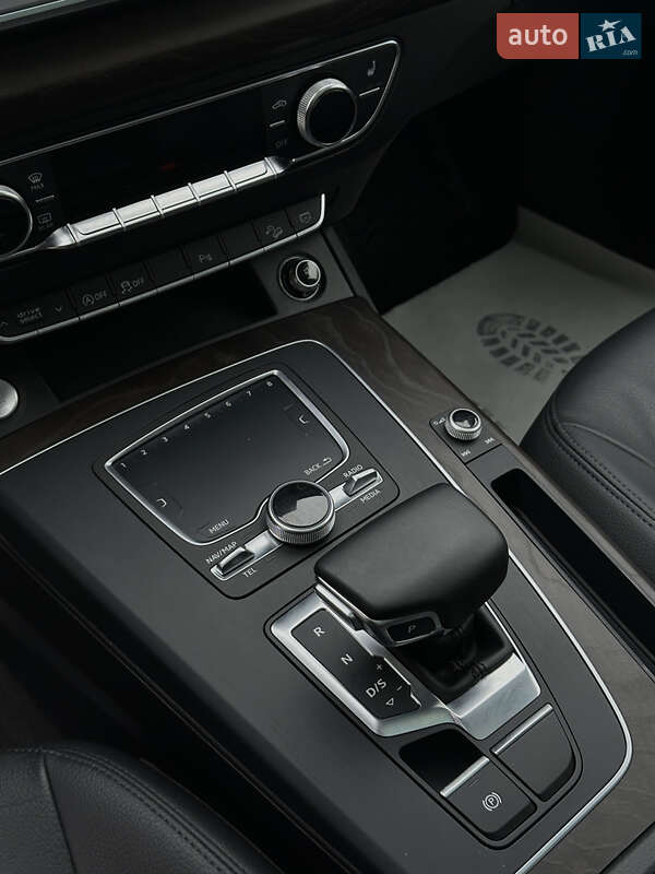 Внедорожник / Кроссовер Audi Q5 2017 в Луцке