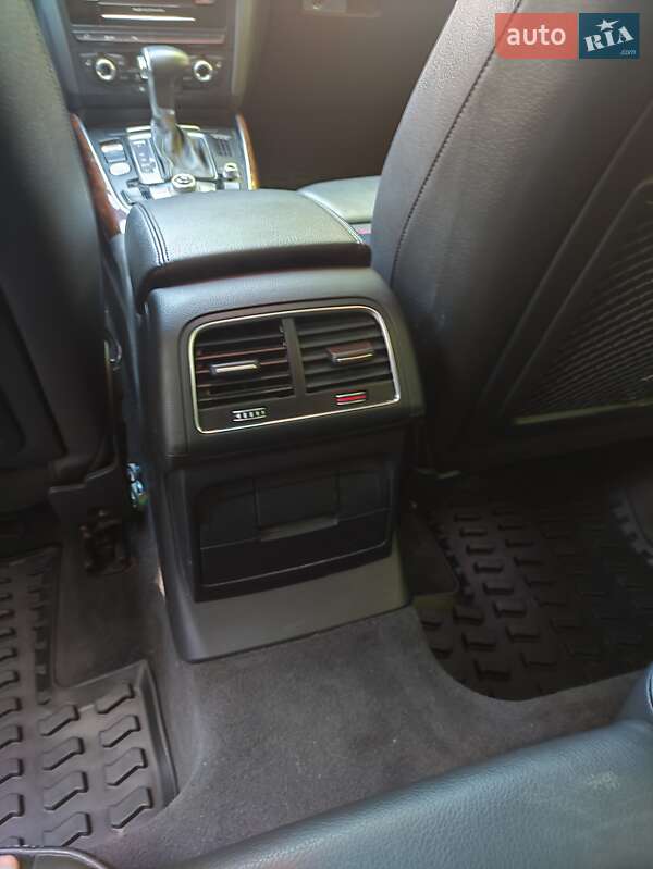 Внедорожник / Кроссовер Audi Q5 2015 в Ужгороде