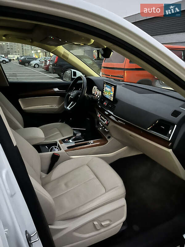 Внедорожник / Кроссовер Audi Q5 2022 в Киеве