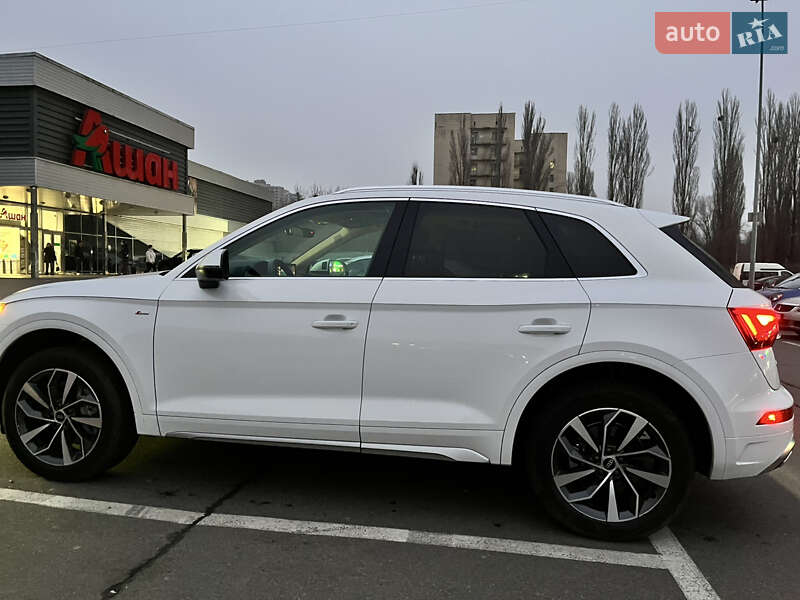 Внедорожник / Кроссовер Audi Q5 2022 в Киеве