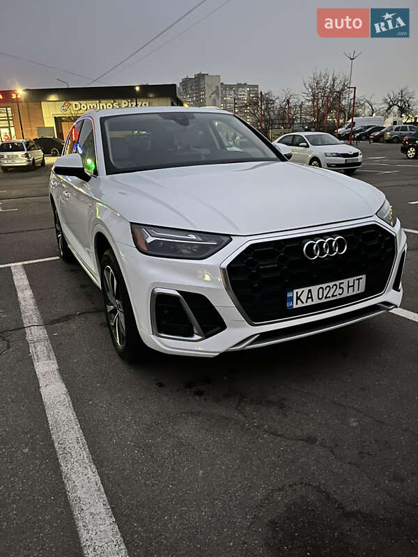 Внедорожник / Кроссовер Audi Q5 2022 в Киеве