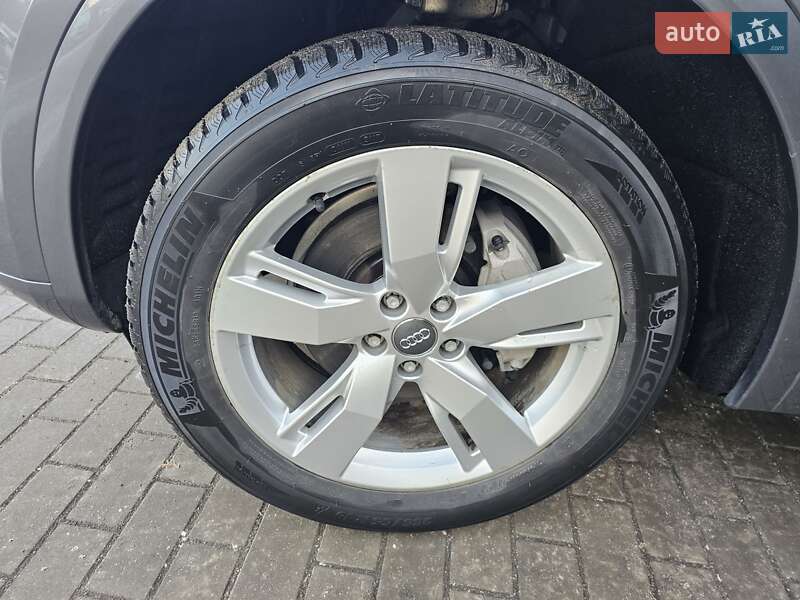 Внедорожник / Кроссовер Audi Q5 2017 в Луцке