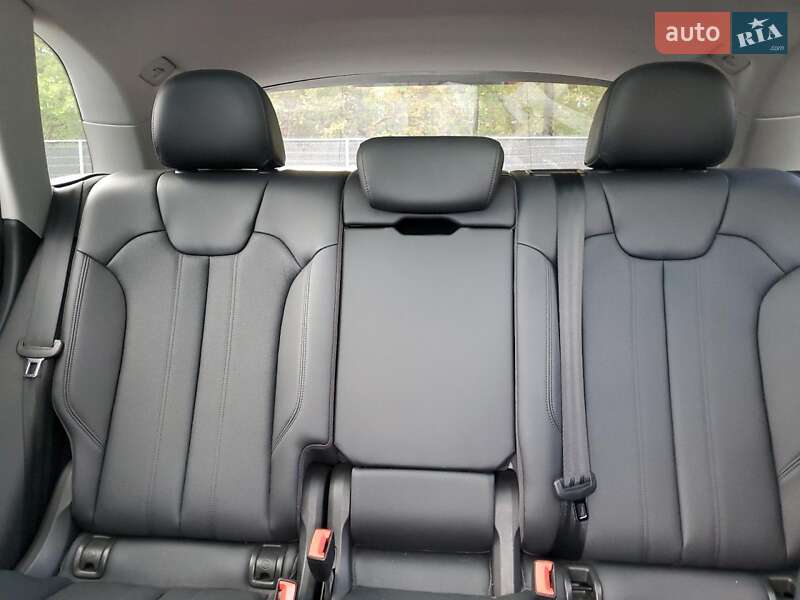Позашляховик / Кросовер Audi Q5 2018 в Черкасах фото 10 Позашляховик / Кросовер Audi Q5 2018 в Черкасах