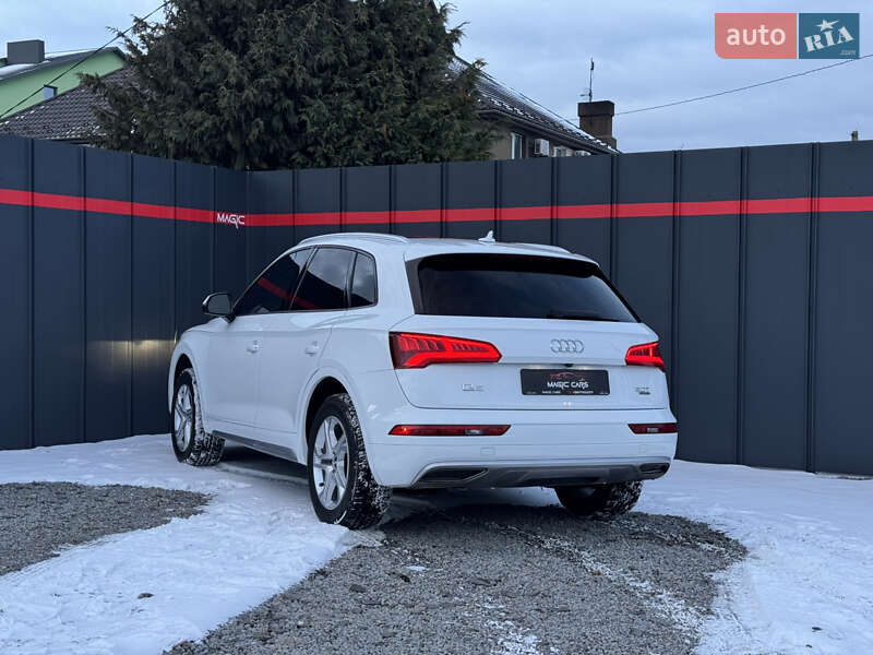 Внедорожник / Кроссовер Audi Q5 2017 в Луцке