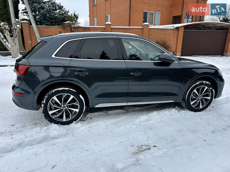 Внедорожник / Кроссовер Audi Q5 2021 в Киеве
