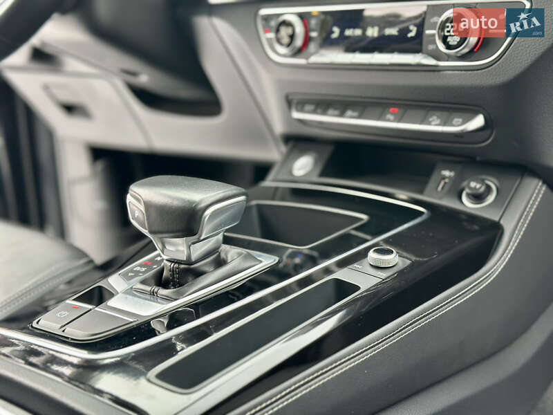 Внедорожник / Кроссовер Audi Q5 2021 в Киеве