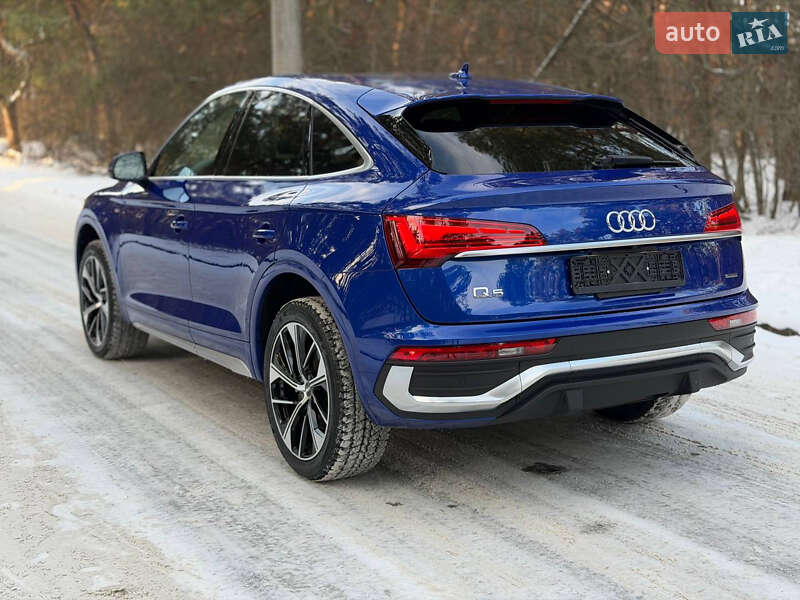 Внедорожник / Кроссовер Audi Q5 2021 в Киеве