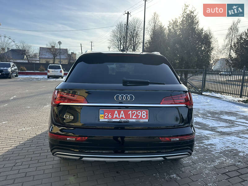 Позашляховик / Кросовер Audi Q5 2021 в Володимирі