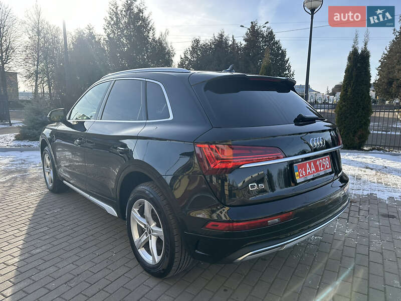 Позашляховик / Кросовер Audi Q5 2021 в Володимирі