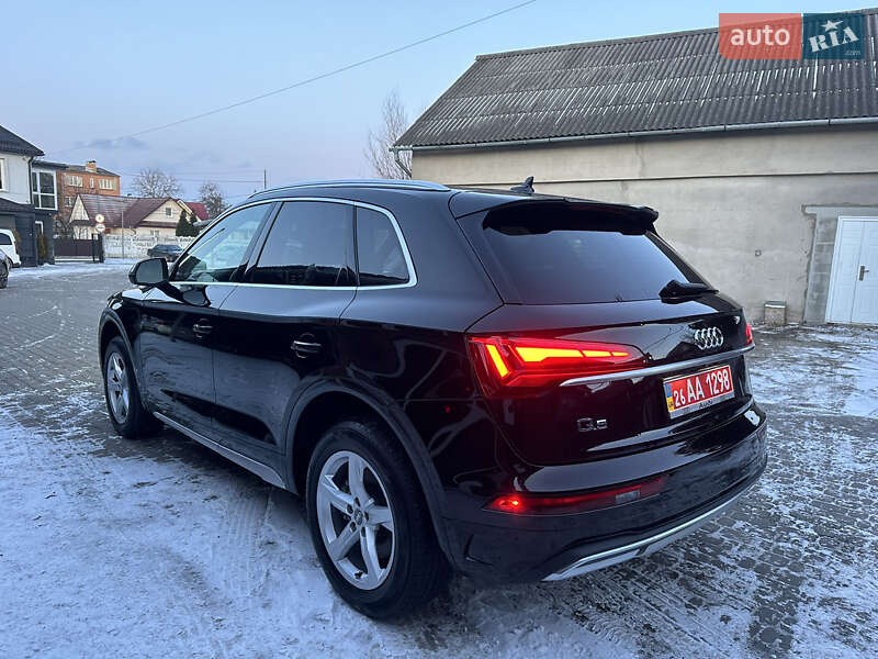 Позашляховик / Кросовер Audi Q5 2021 в Володимирі