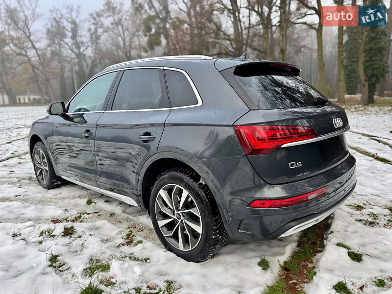 Внедорожник / Кроссовер Audi Q5 2021 в Киеве