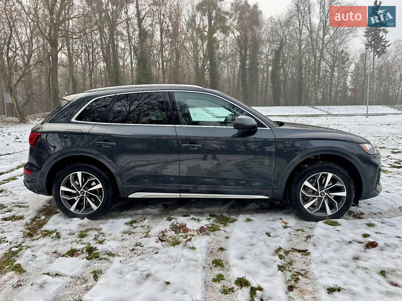 Внедорожник / Кроссовер Audi Q5 2021 в Киеве