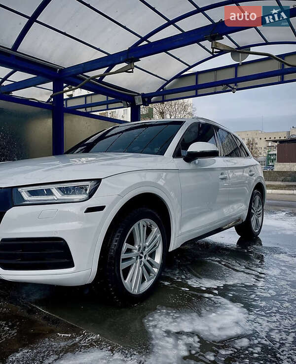 Внедорожник / Кроссовер Audi Q5 2020 в Тернополе