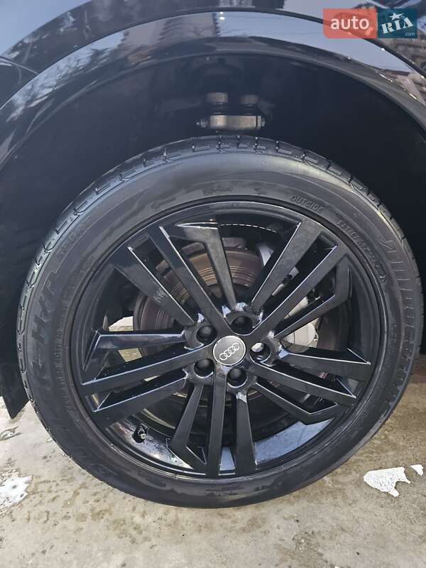 Внедорожник / Кроссовер Audi Q5 2019 в Одессе