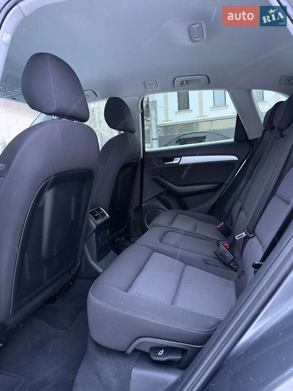 Внедорожник / Кроссовер Audi Q5 2015 в Каменец-Подольском