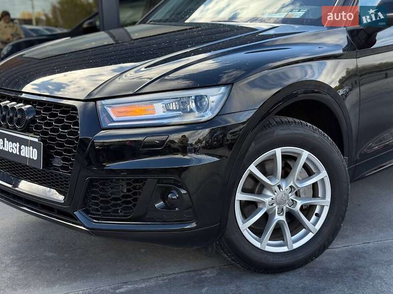 Внедорожник / Кроссовер Audi Q5 2017 в Ровно