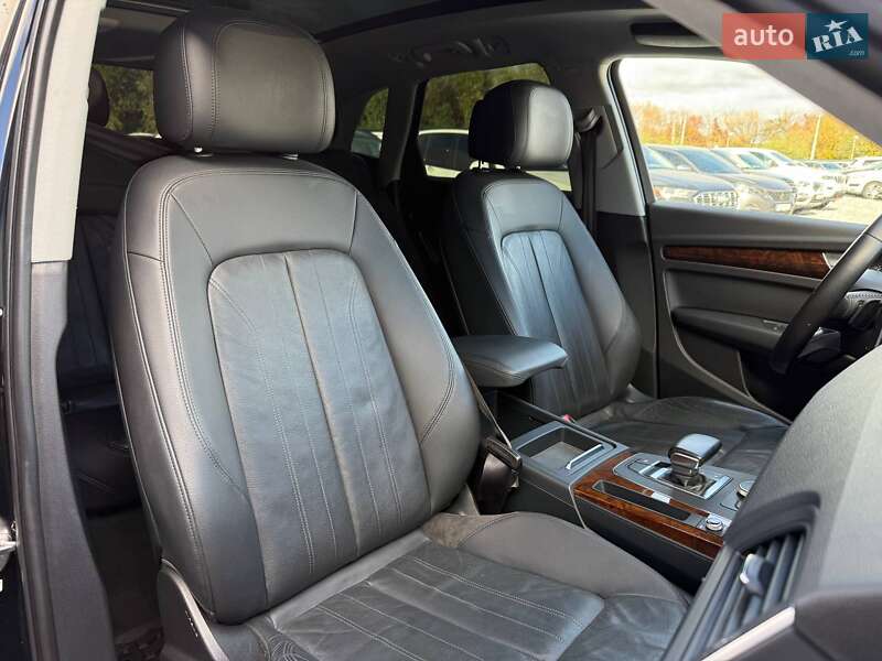 Внедорожник / Кроссовер Audi Q5 2017 в Ровно