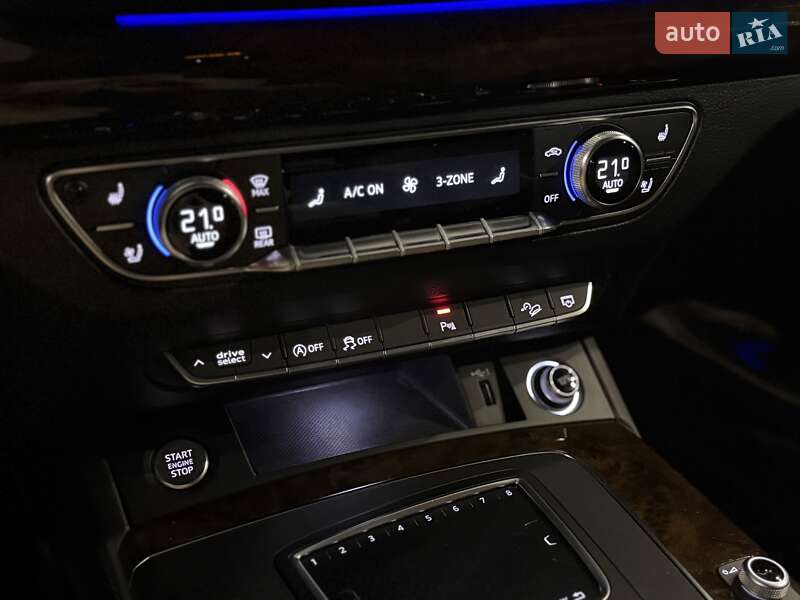 Внедорожник / Кроссовер Audi Q5 2018 в Одессе