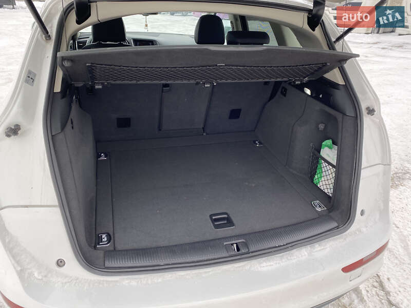 Внедорожник / Кроссовер Audi Q5 2011 в Луцке