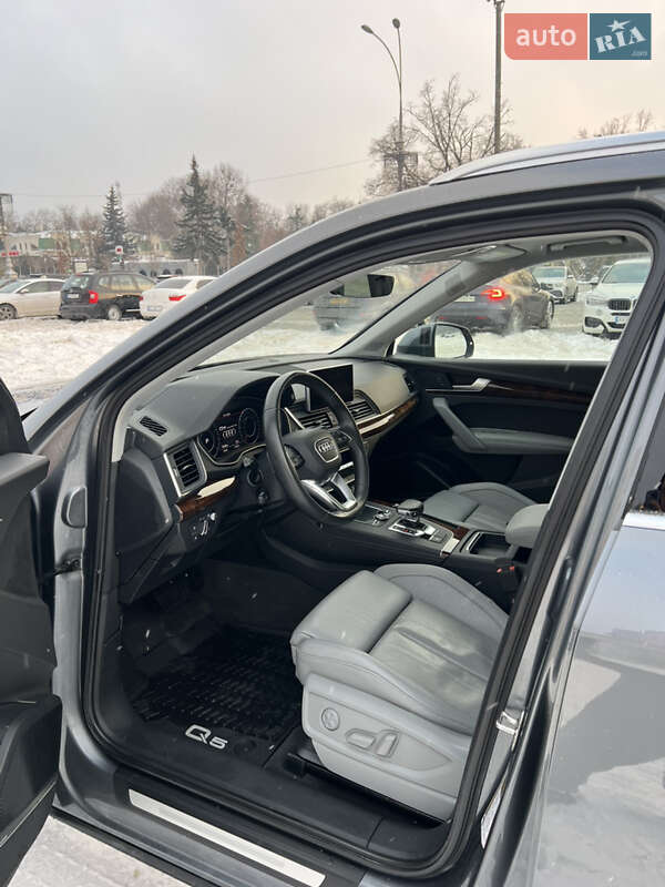 Внедорожник / Кроссовер Audi Q5 2017 в Дергачах