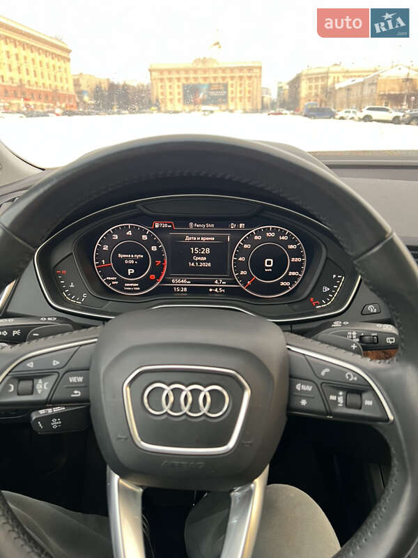 Внедорожник / Кроссовер Audi Q5 2017 в Дергачах