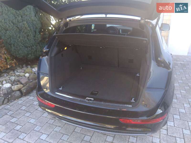 Внедорожник / Кроссовер Audi Q5 2012 в Стоянке