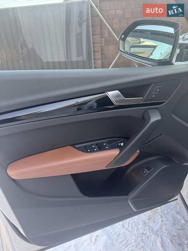 Внедорожник / Кроссовер Audi Q5 2023 в Киеве