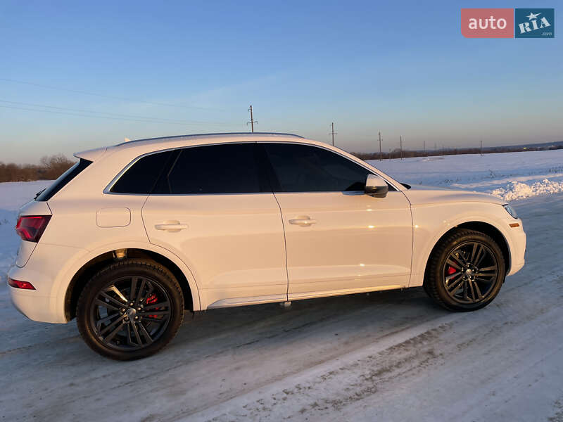 Позашляховик / Кросовер Audi Q5 2018 в Львові