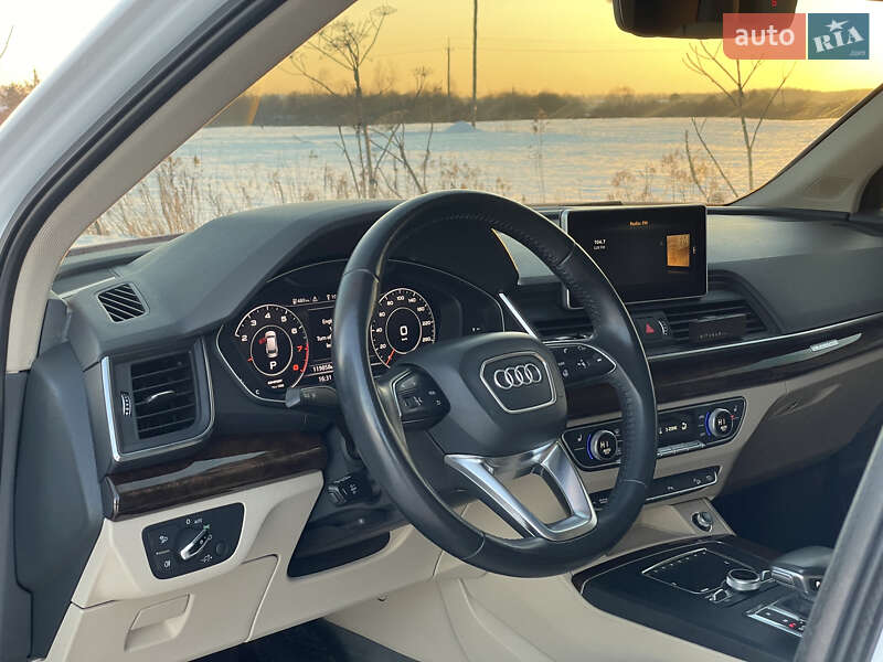 Позашляховик / Кросовер Audi Q5 2018 в Львові