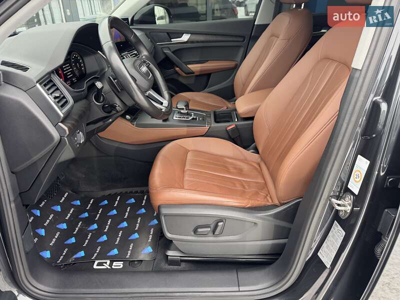 Позашляховик / Кросовер Audi Q5 2021 в Рівному